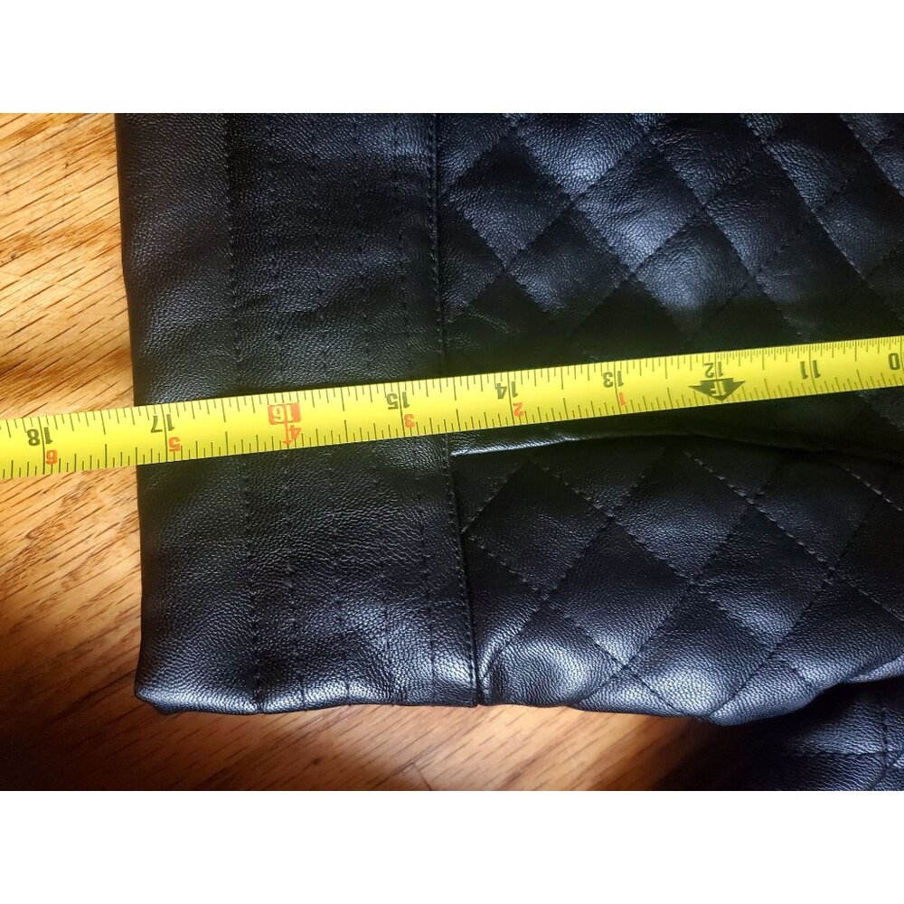 Black Quilted Faux Vegan Leather Cropped Jacket Zipper Closure By Venus Size 6 - Picture 5 of 9
